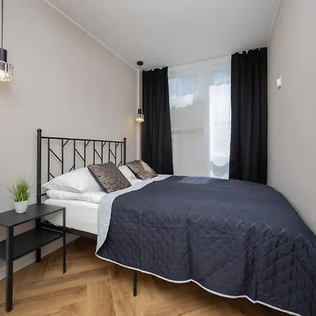 Tasteful Grzybowska Near Centre By Renters *